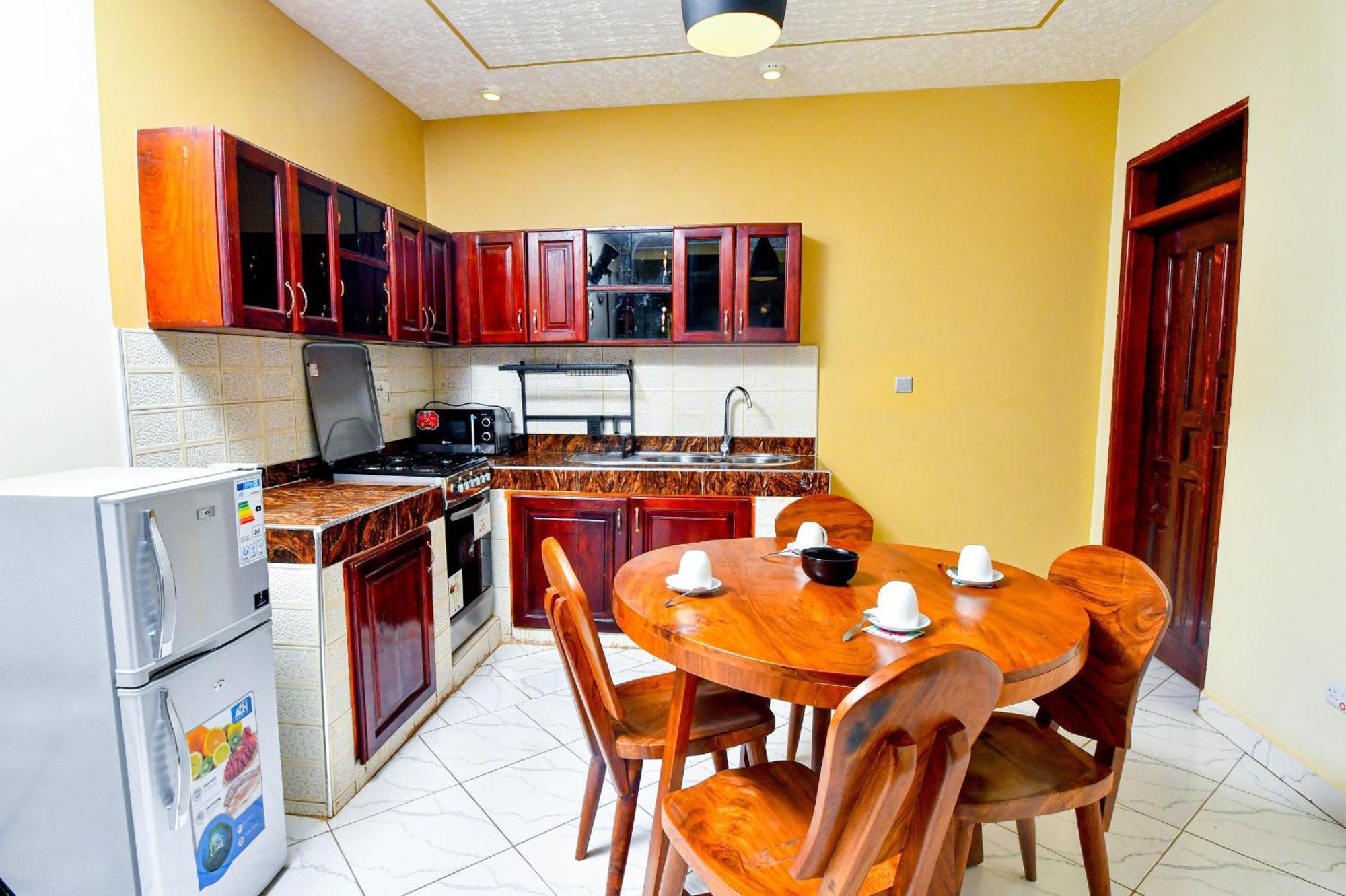 Peace Of Mind Suites Entebbe Eksteriør billede